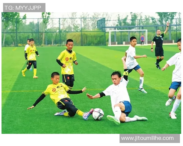 达克尔野与霍尔比的激烈对决揭示了足球战术的深度与魅力